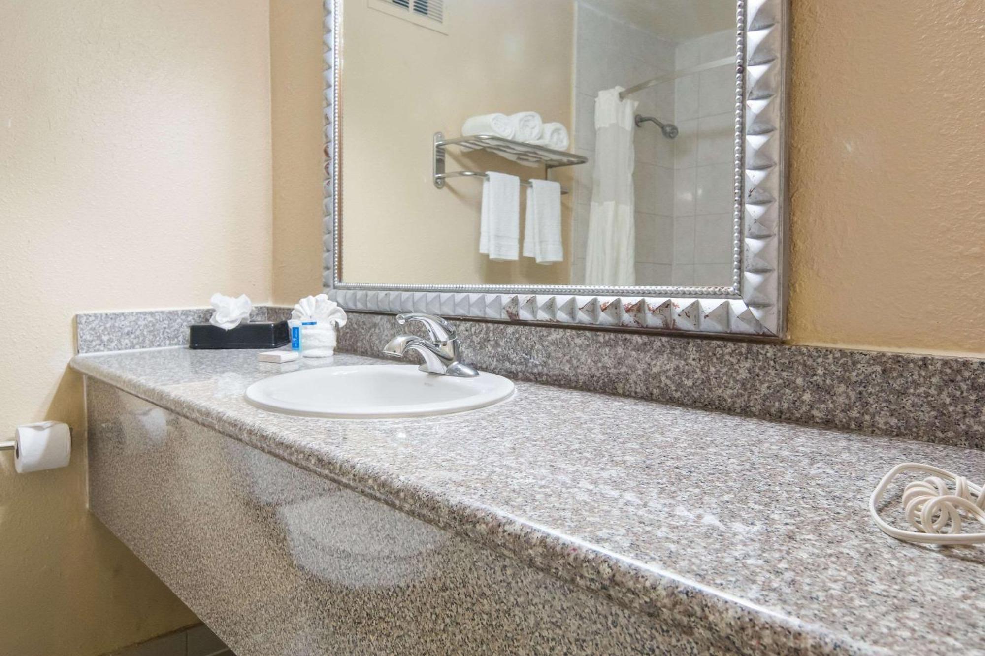 Rodeway Inn Дунканвілл Екстер'єр фото